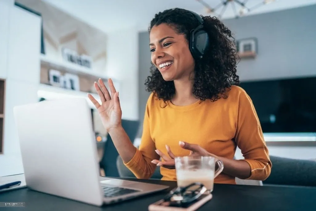 Virtual assistant in video meeting