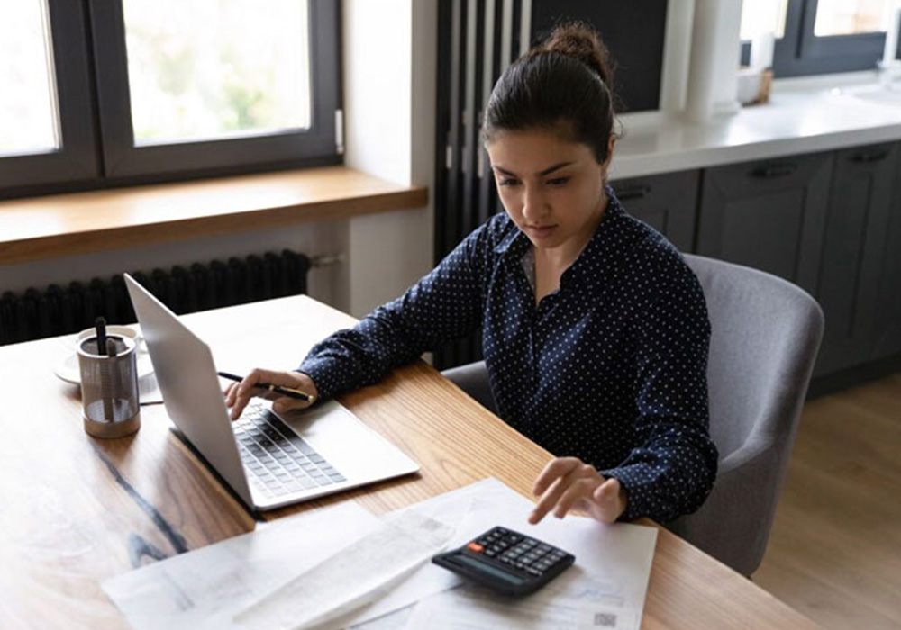 remote assistant performing financial calculations